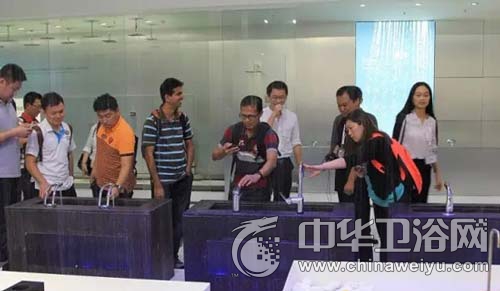 馬來S P Setia Berhad集團參觀珠海貝朗展廳(圖3) 馬來西亞S P Setia Berhad集團精心挑選適合馬來西亞當地習慣與喜好的衛浴用品